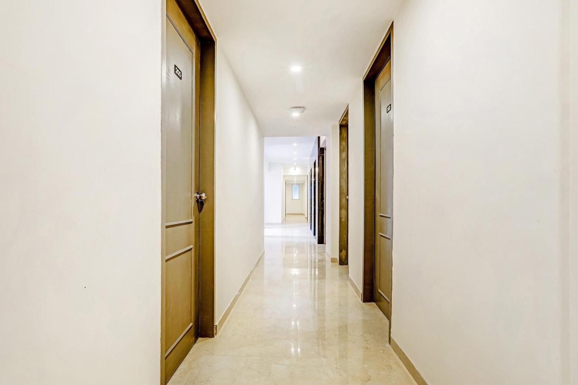 Townhouse Somani Otel Apta Dış mekan fotoğraf