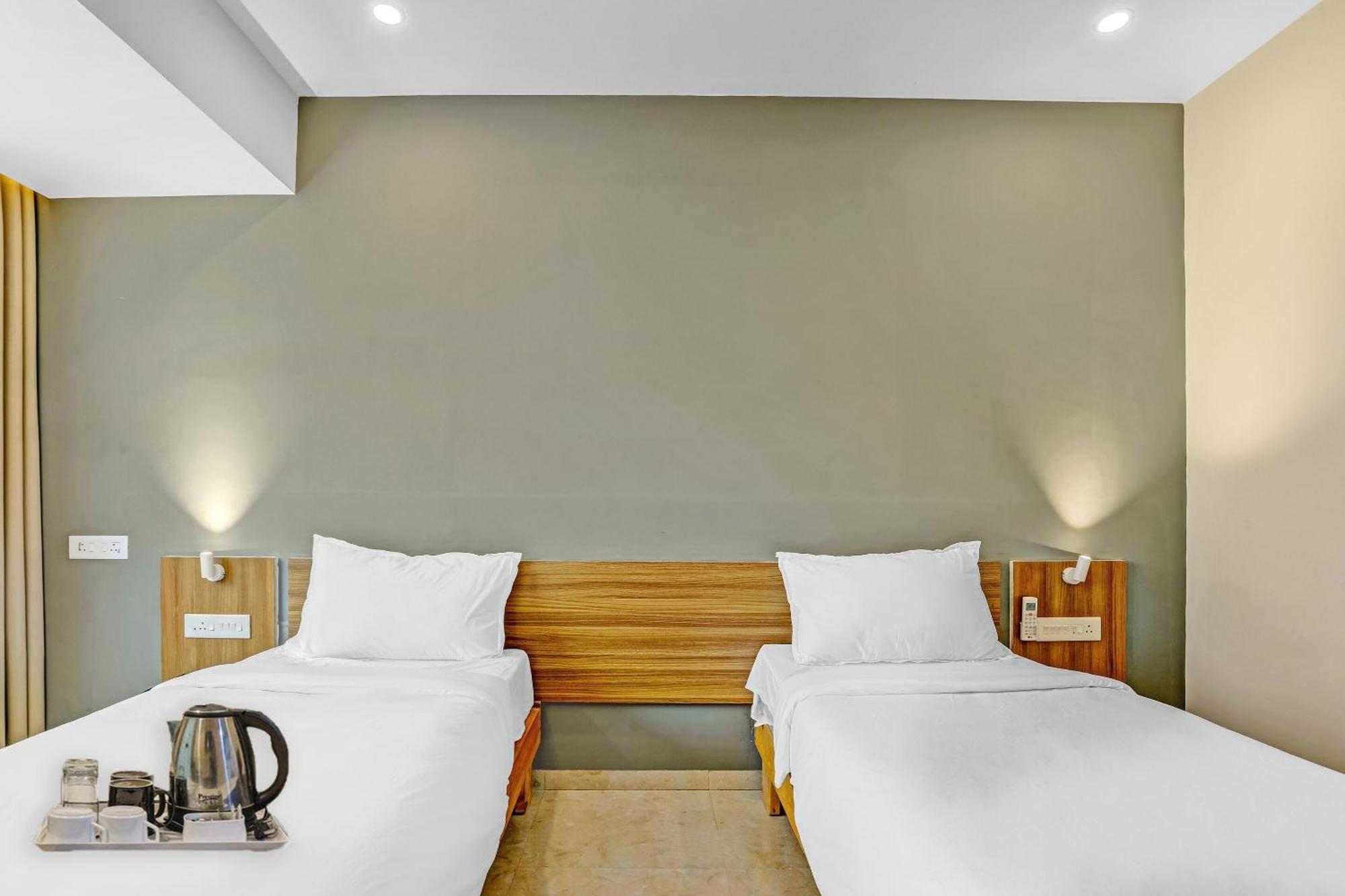 Townhouse Somani Otel Apta Dış mekan fotoğraf