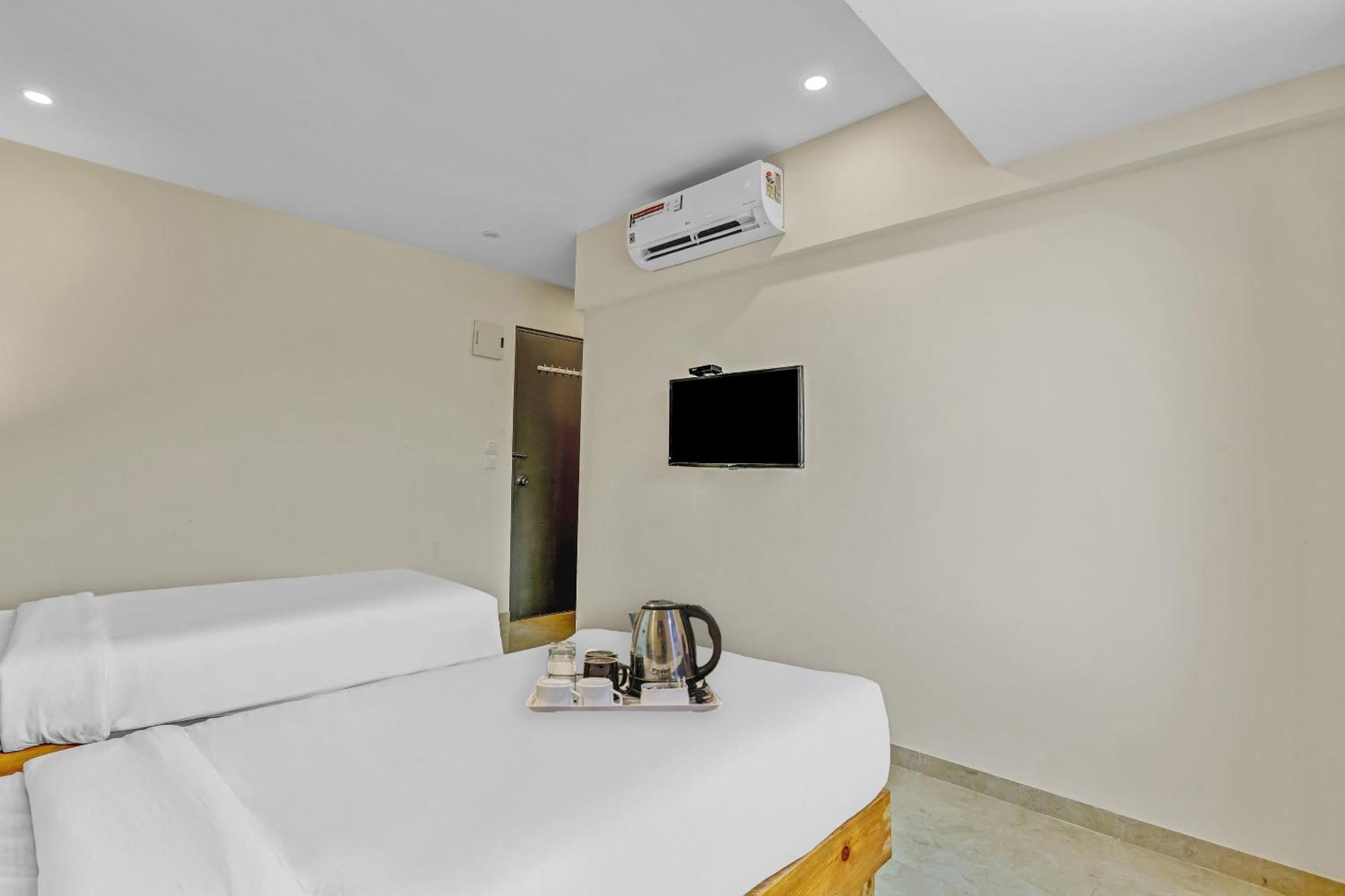 Townhouse Somani Otel Apta Dış mekan fotoğraf